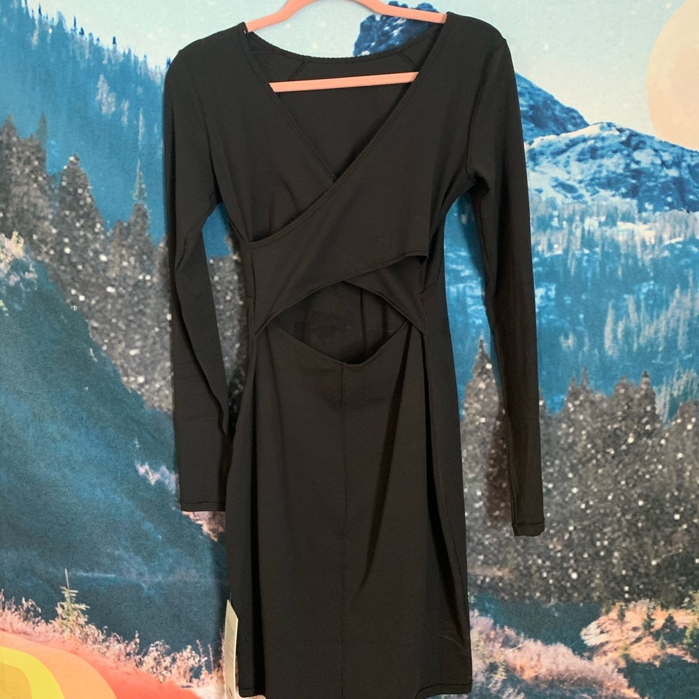 Lululemon // Contour Dress “Nulu” // BRAND NEW